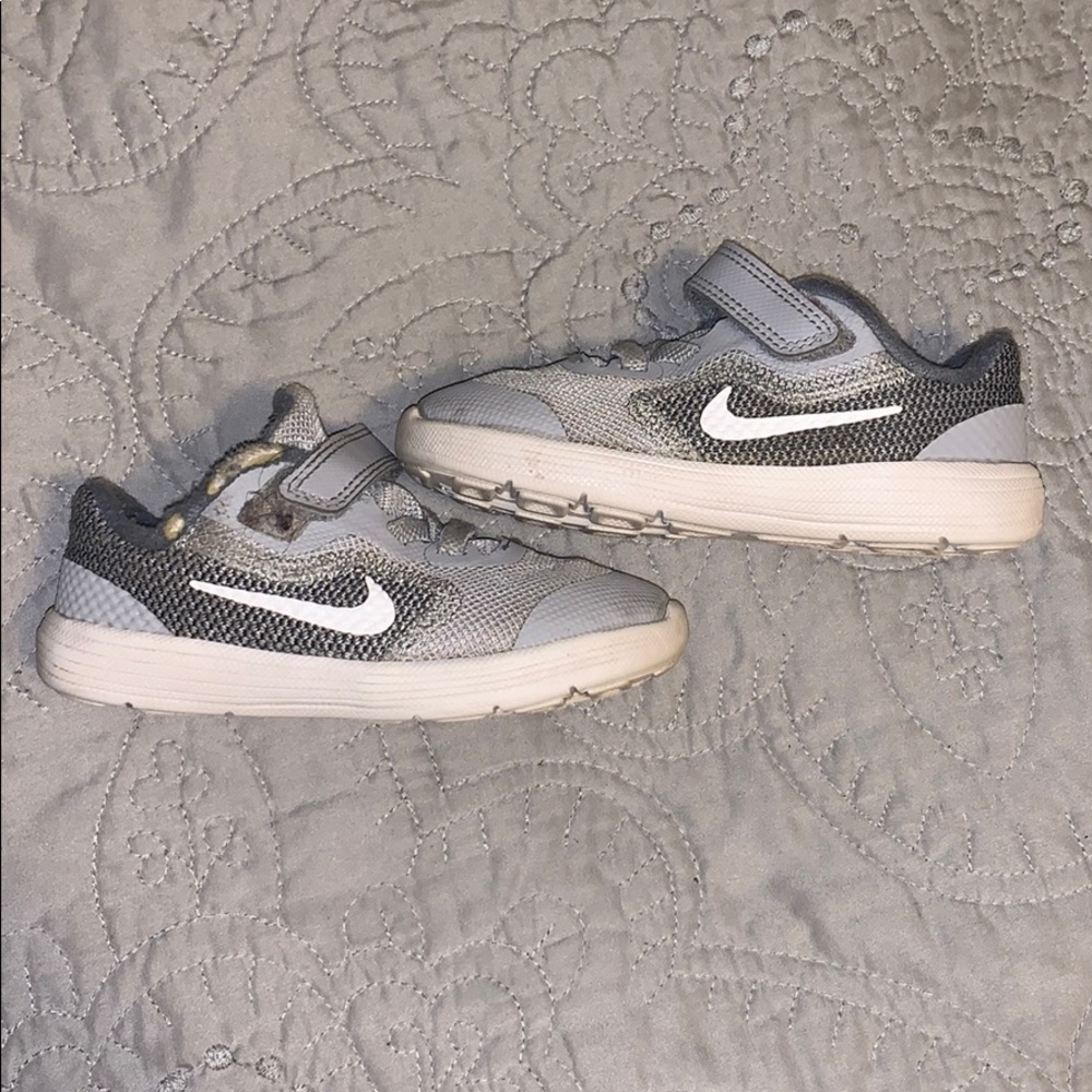 nike toddler sneaker/gym shoes size 7